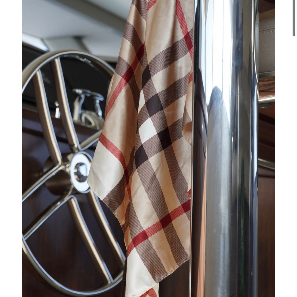 Nïka Feh Vegan Silk Neck Scarf - London